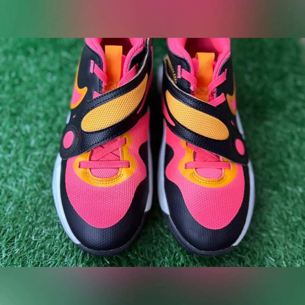 Nike Team‎ Hustle D 11 Grade School DV8996-001 (Black/HOT Punch-VI), Size 4.5Y